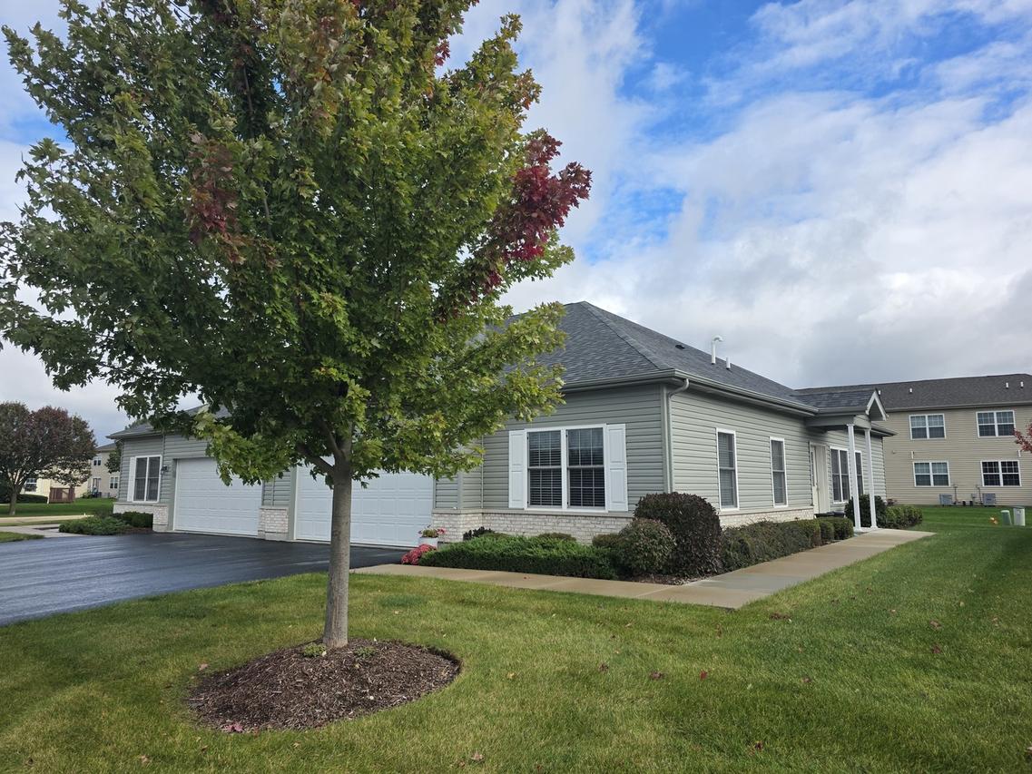 906 Lexington St., Mchenry, IL 60050