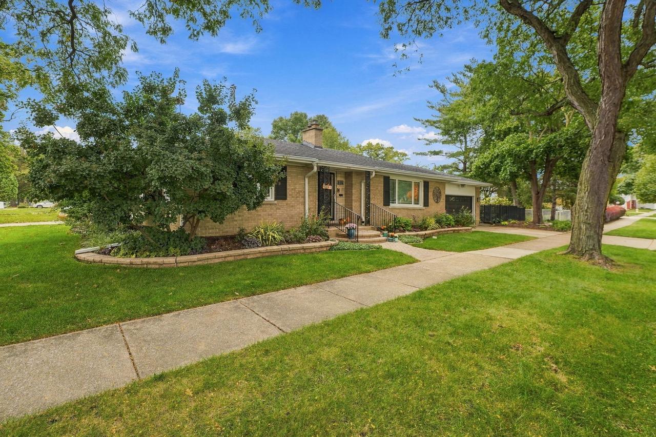 237 W Jackson St., Elmhurst, IL 60126