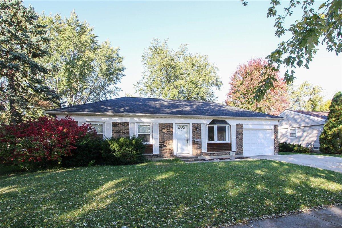 1606 Alexander Ave., Streamwood, IL 60107