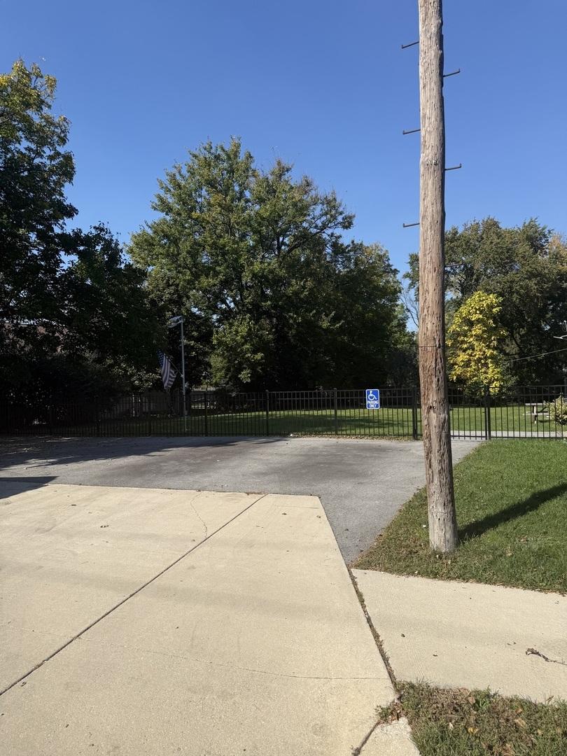 302 W Naperville Rd., Westmont, IL 60559