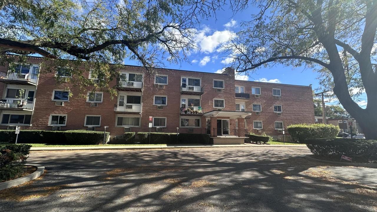 8521 Lotus Ave. #807, Skokie, IL 60077