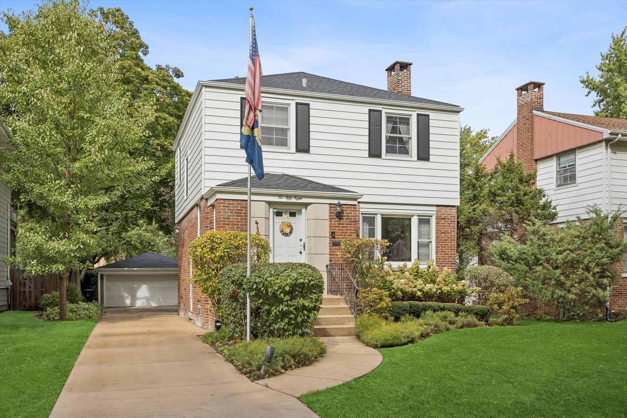 258 Lawton Rd., Riverside, IL 60546