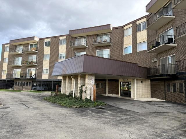 9840 S Pulaski Rd. #211-4, Oak Lawn, IL 60453