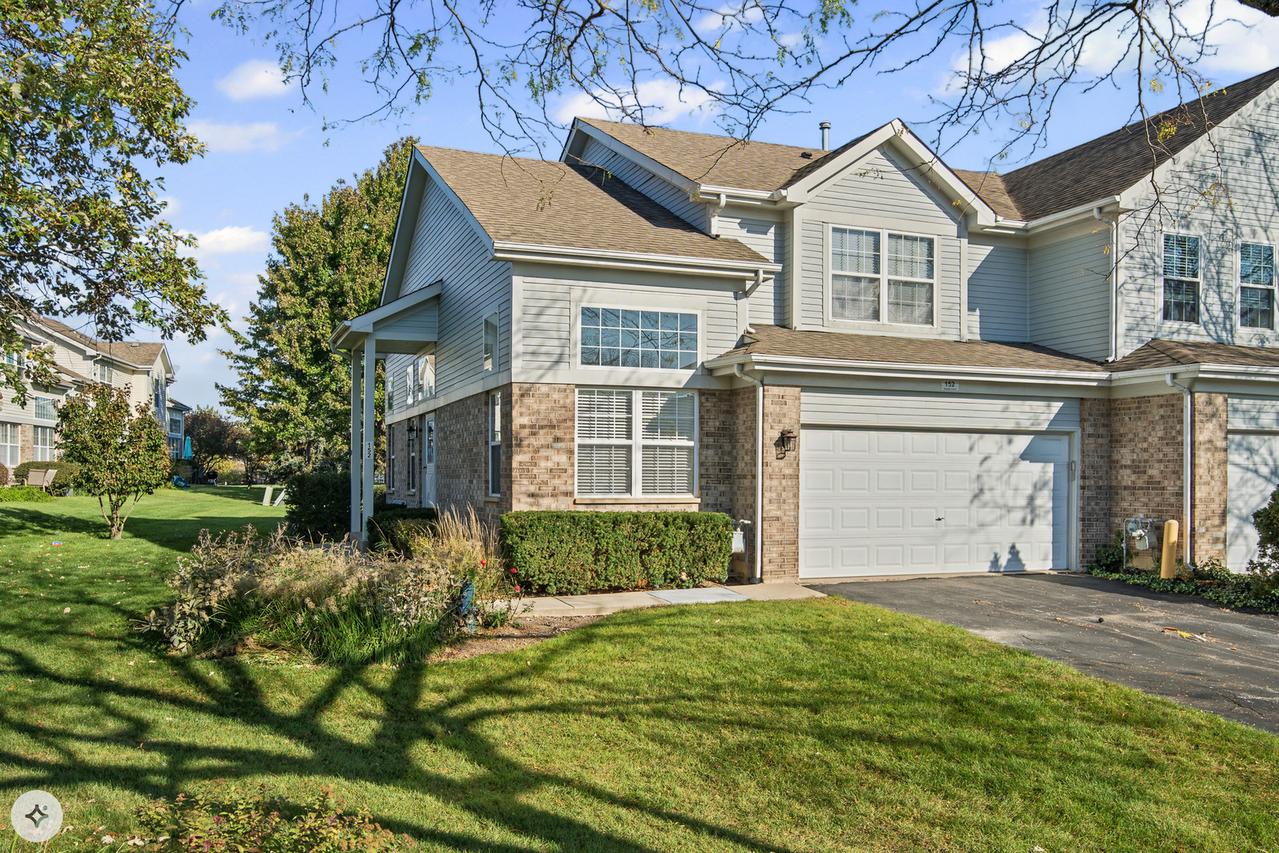 152 Sussex Ct., Roselle, IL 60172