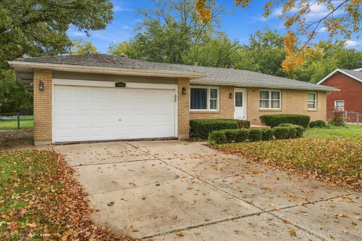1931 Charles Ln., Aurora, IL 60505