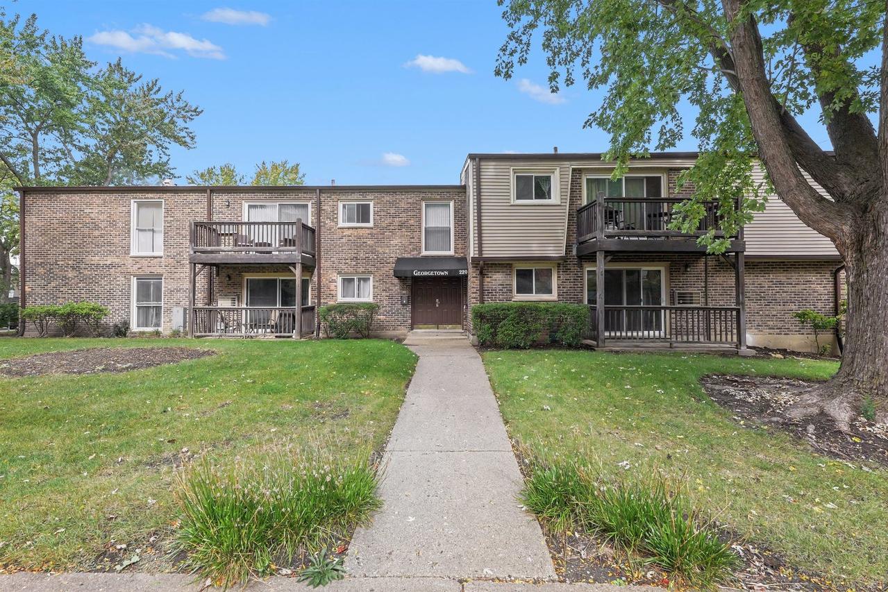 220 W Colfax St. #102, Palatine, IL 60067