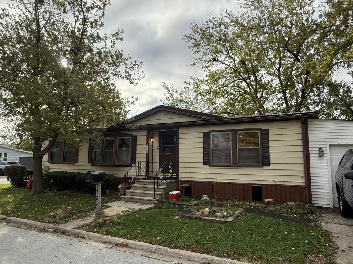 280 Blackthorn Rd., Matteson, IL 60443