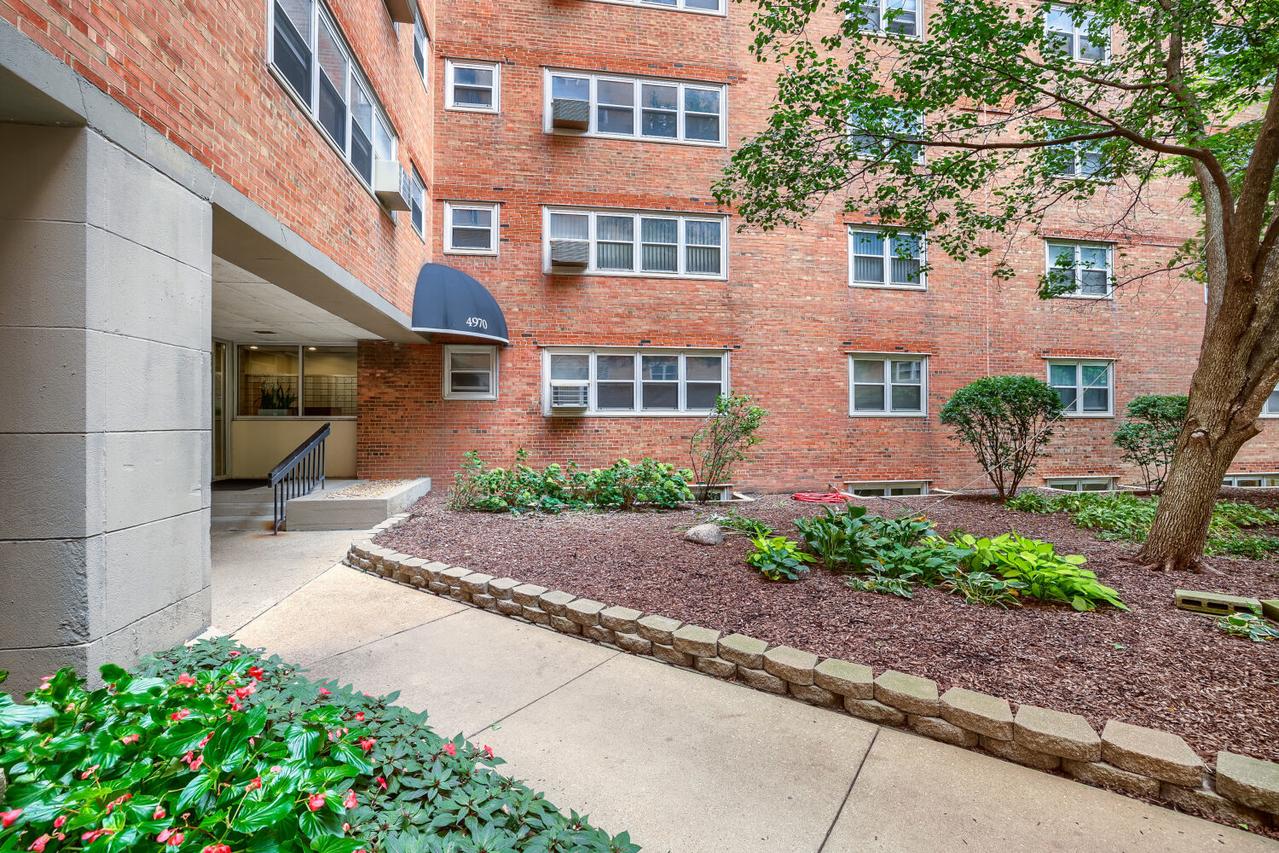 4970 N Marine Dr. #427, Chicago, IL 60640