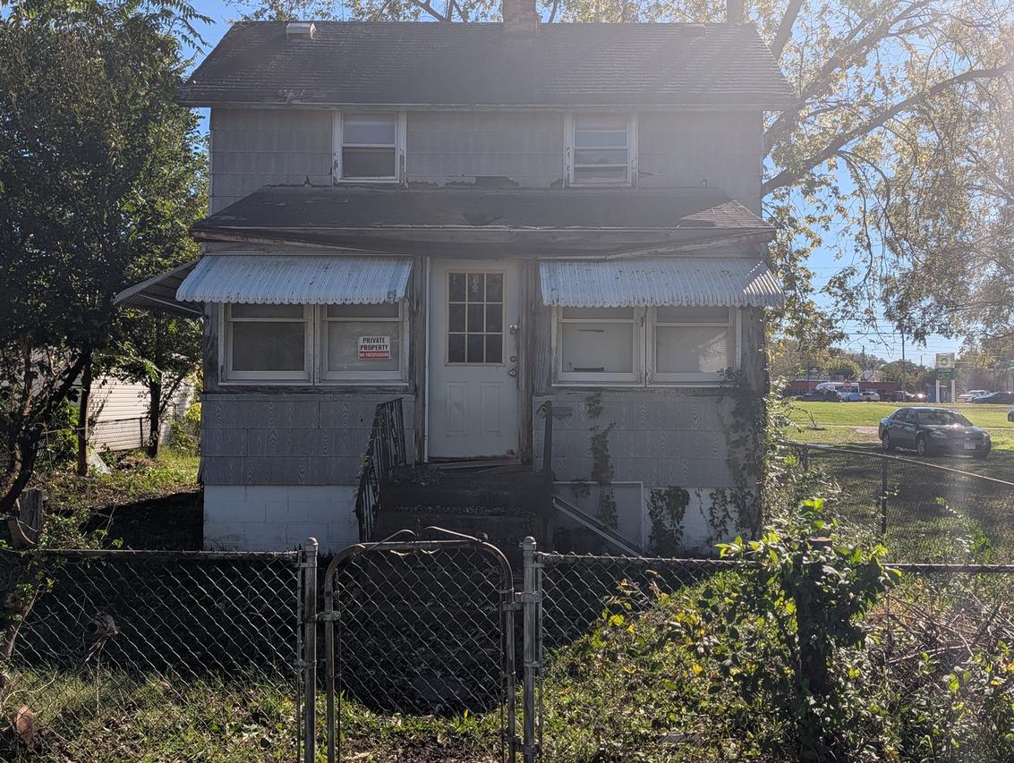 318 12th St., East Moline, IL 61244