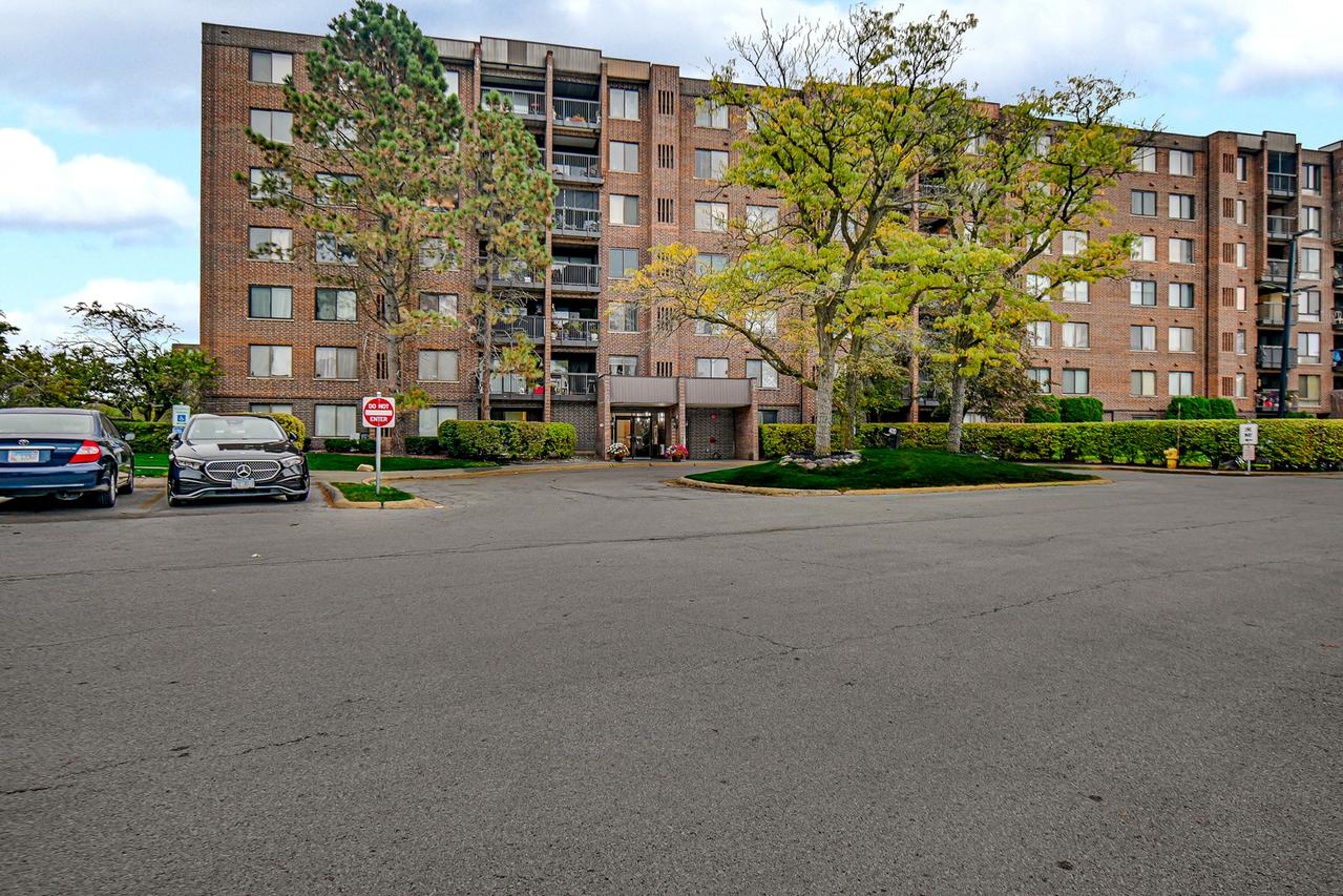 400 Park Ave. #204, Calumet City, IL 60409