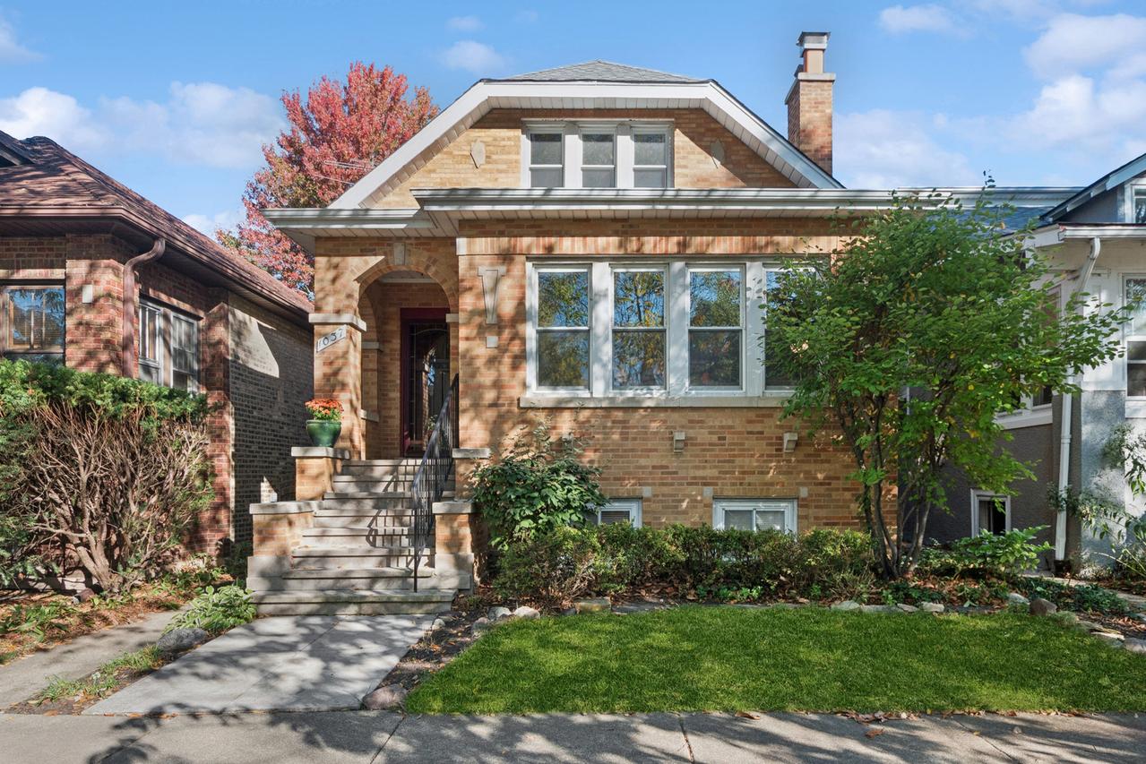 1037 Monroe St., Evanston, IL 60202