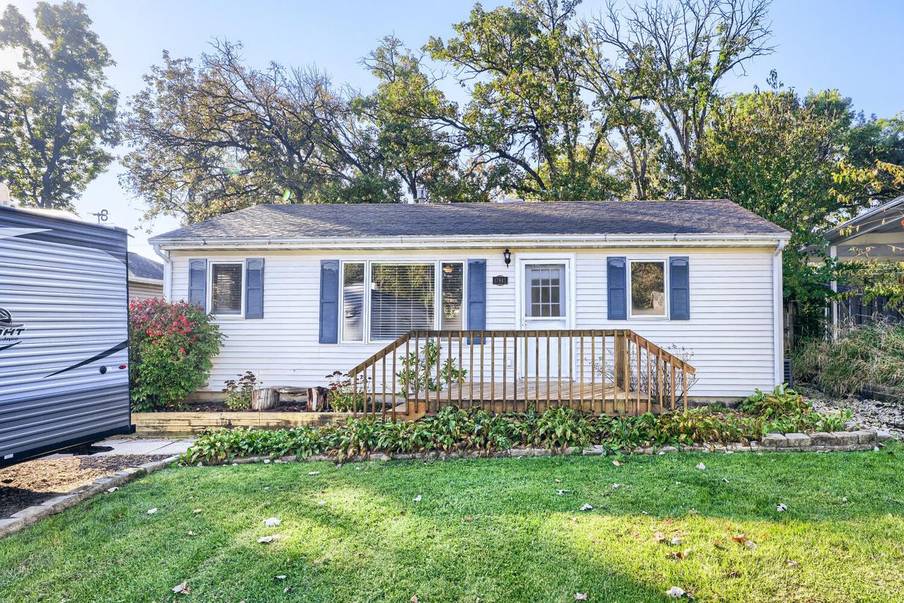 17843 W Big Oaks Rd., Grayslake, IL 60030