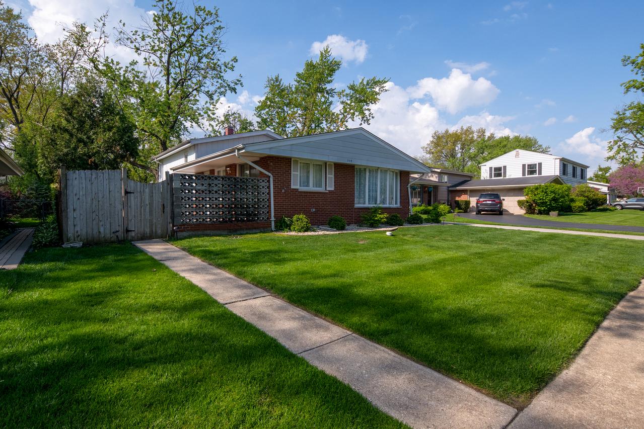 2323 Clyde Ter., Homewood, IL 60430