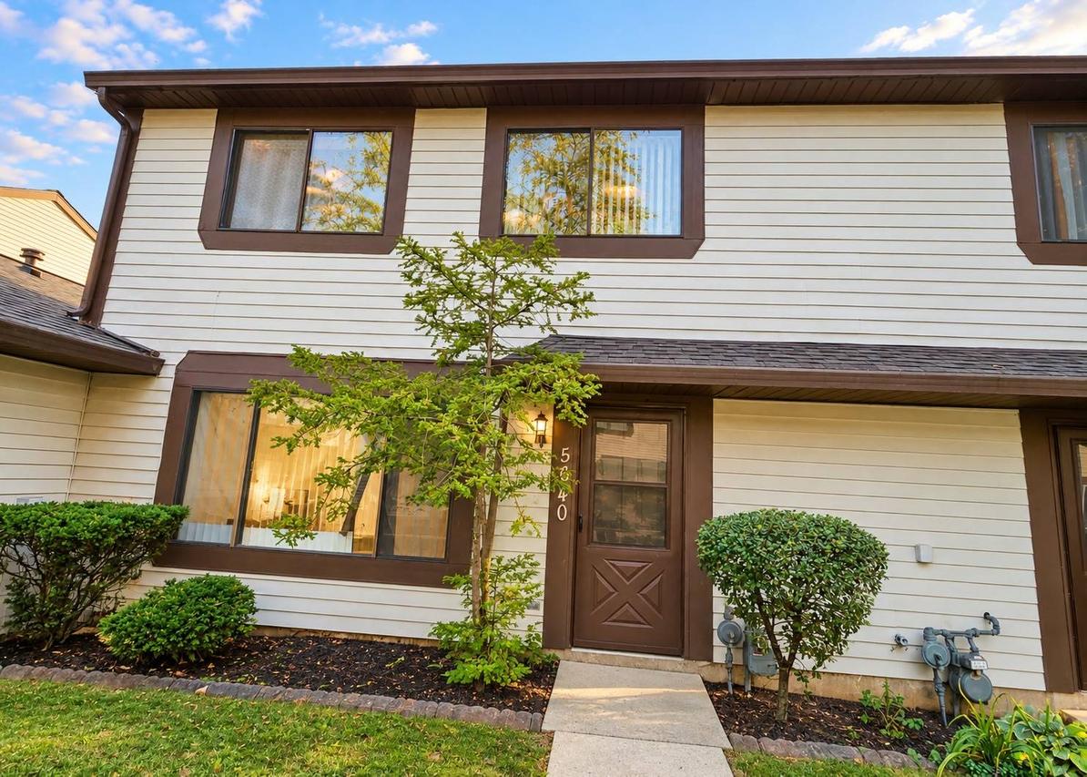 5640 Pebblebeach Dr., Hanover Park, IL 60133