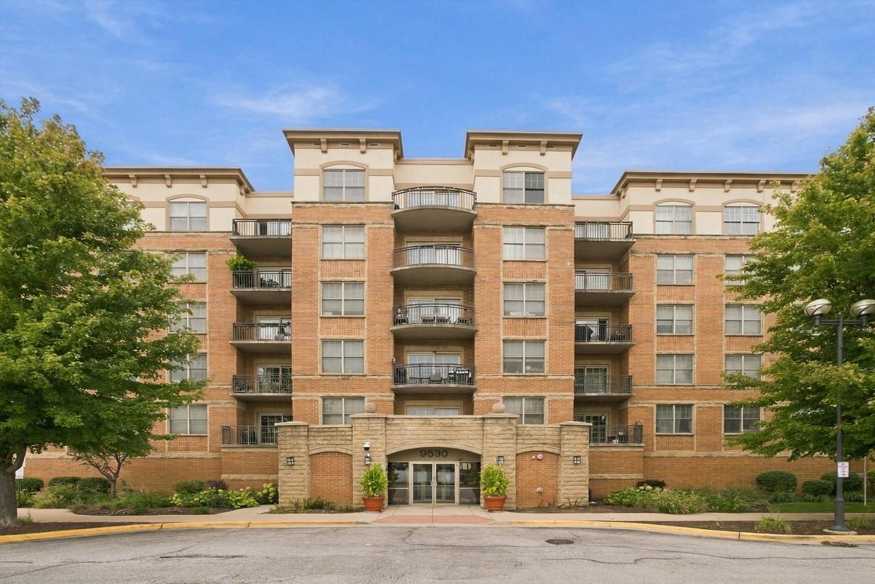 9530 Cook Ave. #401, Oak Lawn, IL 60453