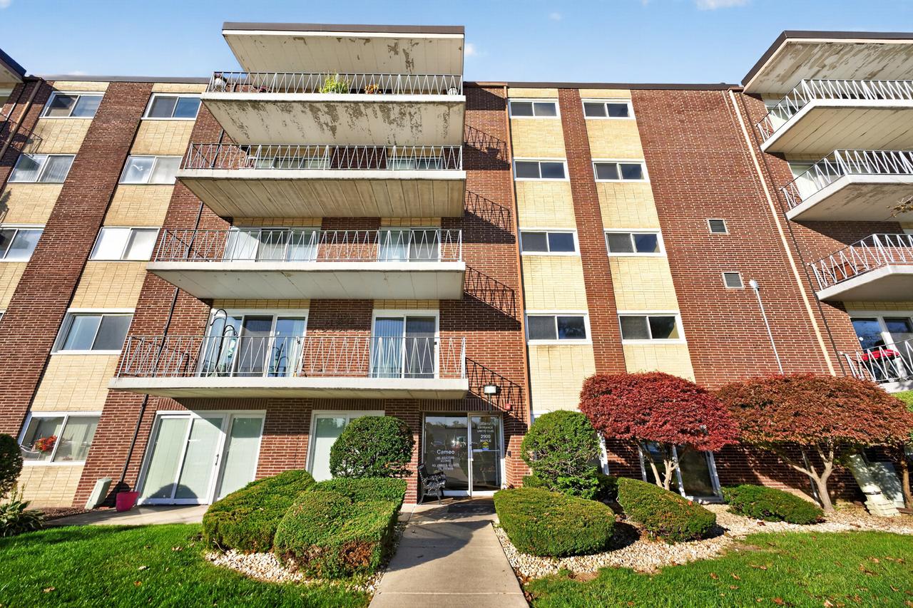 2900 Maple Ave. #24A, Downers Grove, IL 60515