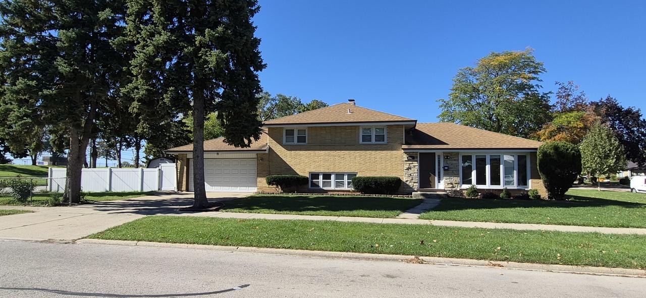 1586 Marshall Dr., Des Plaines, IL 60018