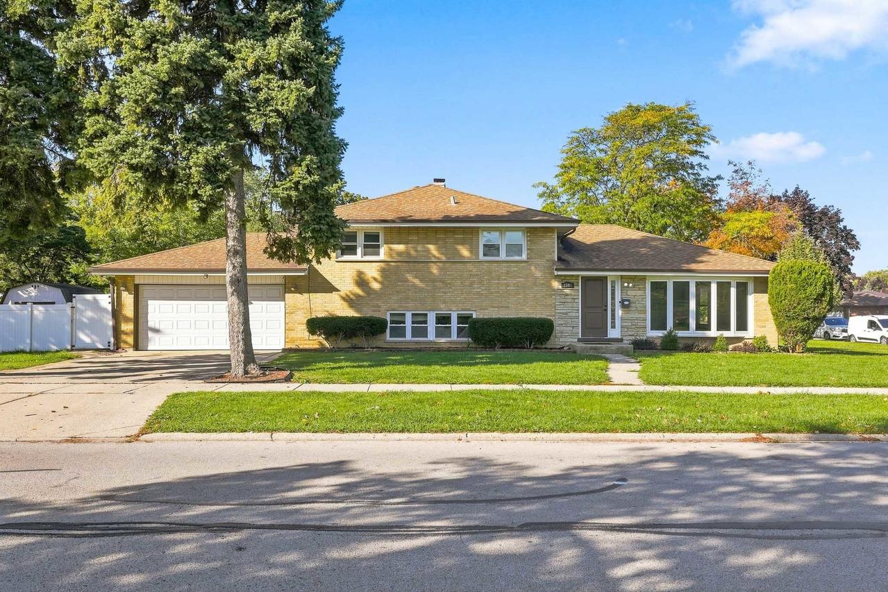1586 Marshall Dr., Des Plaines, IL 60018
