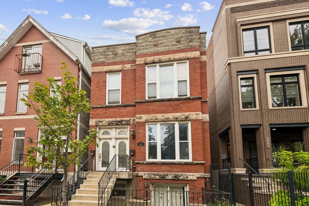 740 W Schubert Ave., Chicago, IL 60614