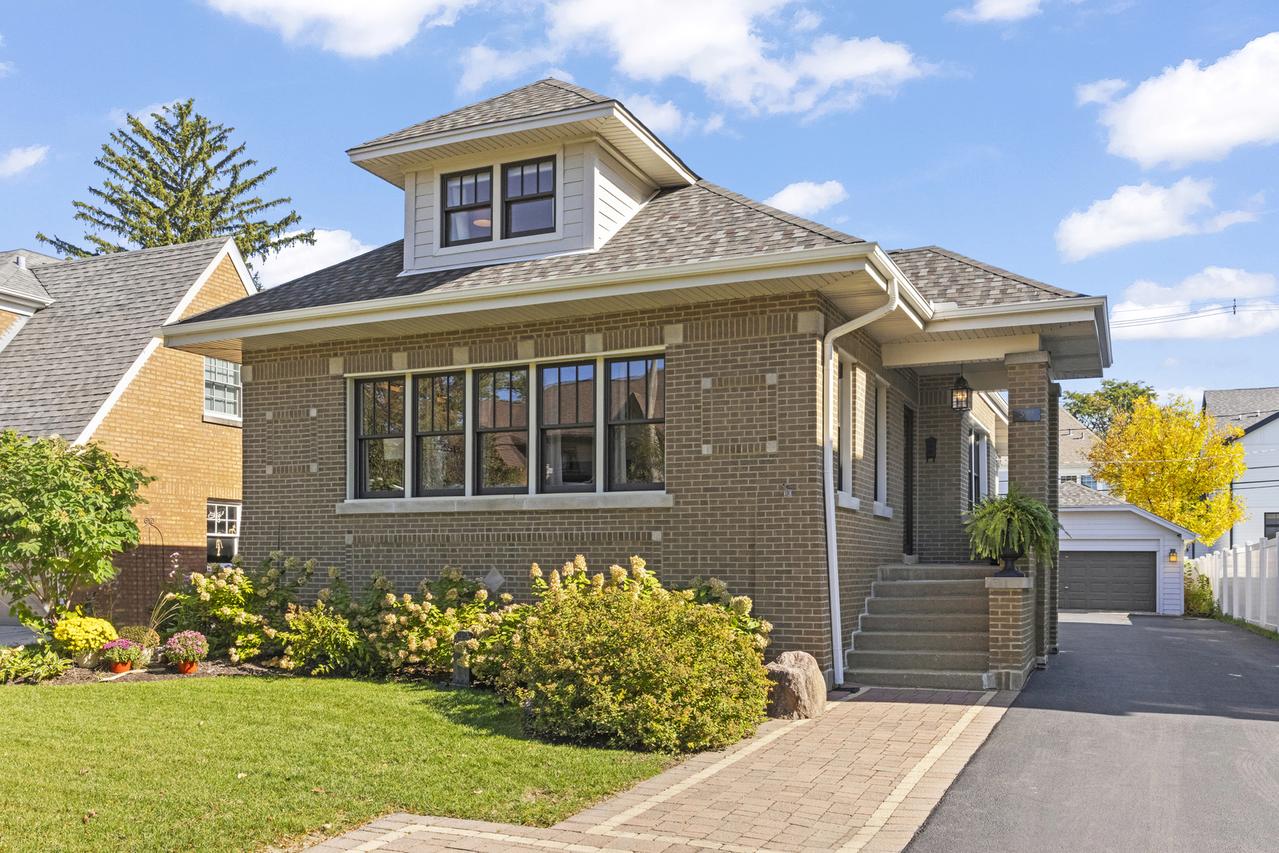 599 S Prospect Ave., Elmhurst, IL 60126