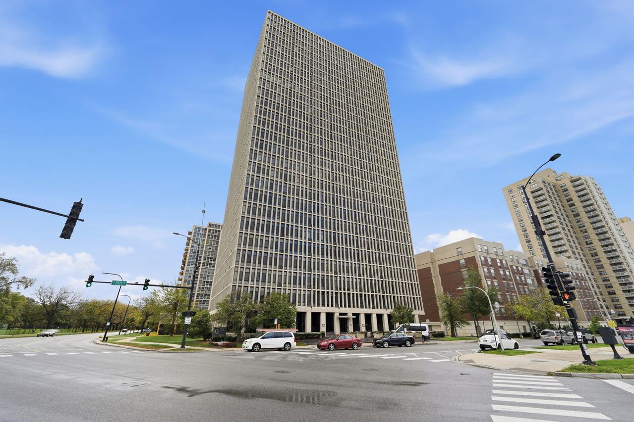 6700 S South Shore Dr. #2G, Chicago, IL 60649
