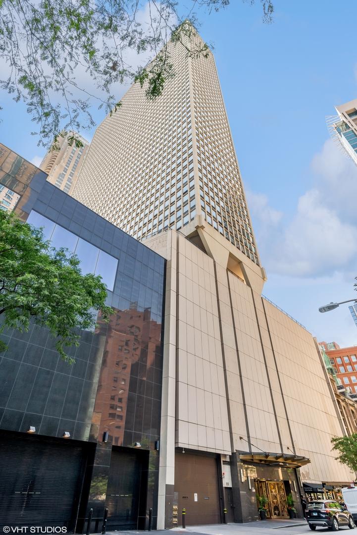 111 E Chestnut St. #34H, Chicago, IL 60611