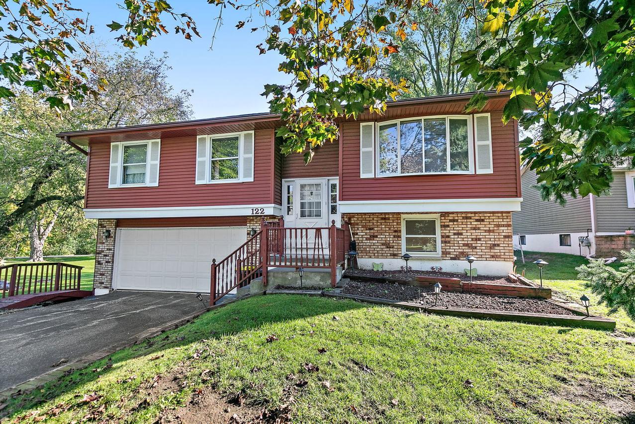 122 Indian Tr., Lake In The Hills, IL 60156