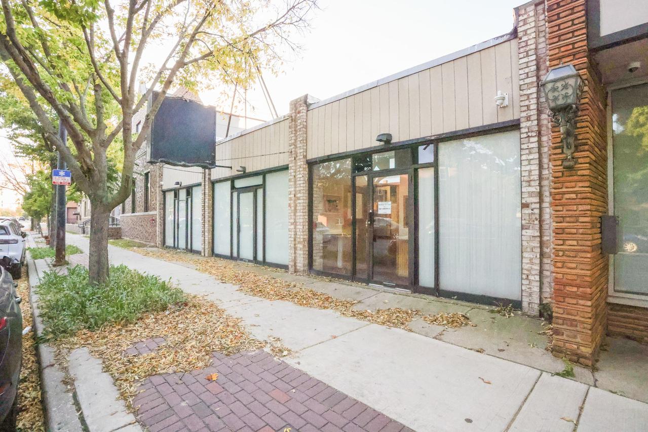2833 W Howard St., Chicago, IL 60645