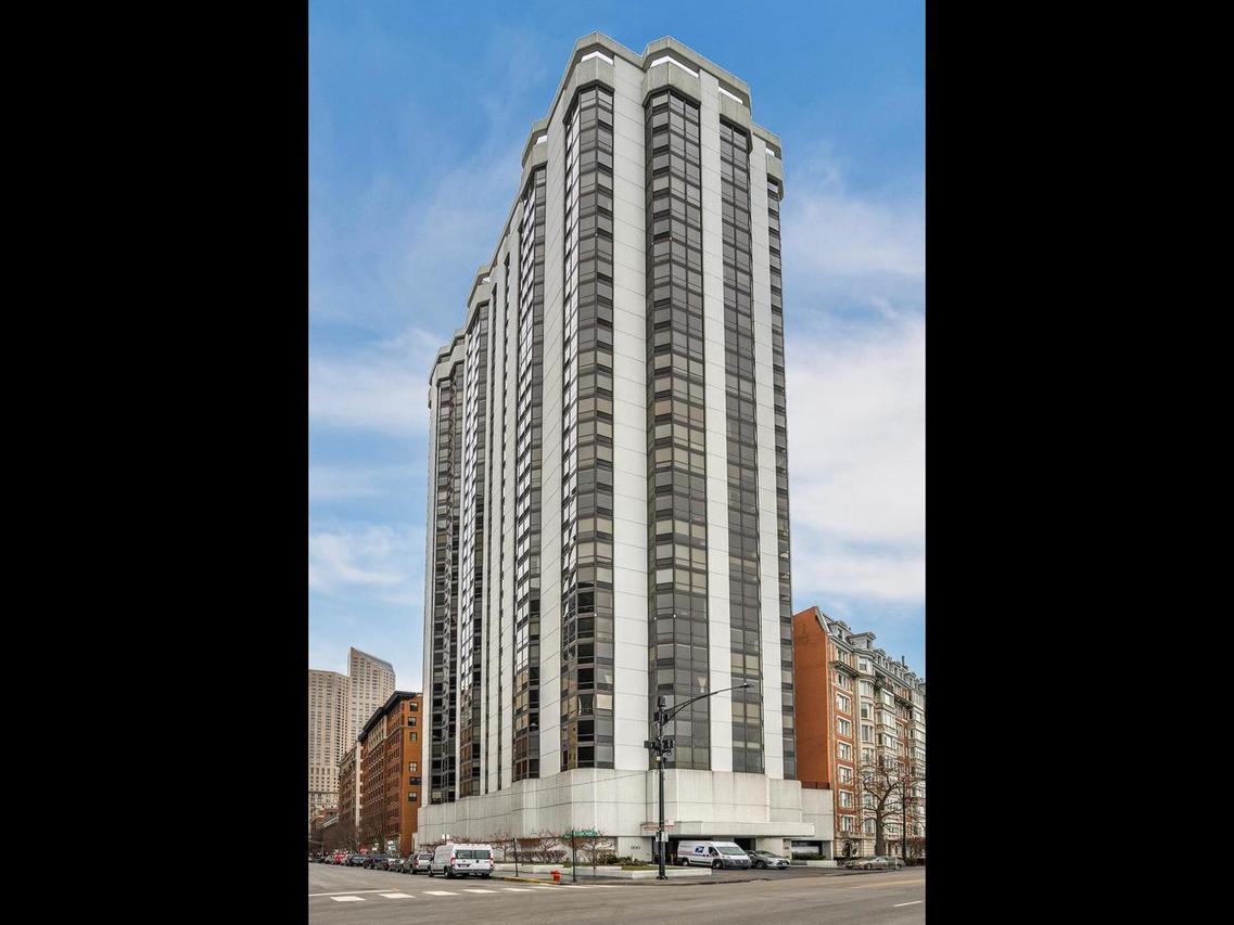 990 N Lake Shore Dr. #8A, Chicago, IL 60611
