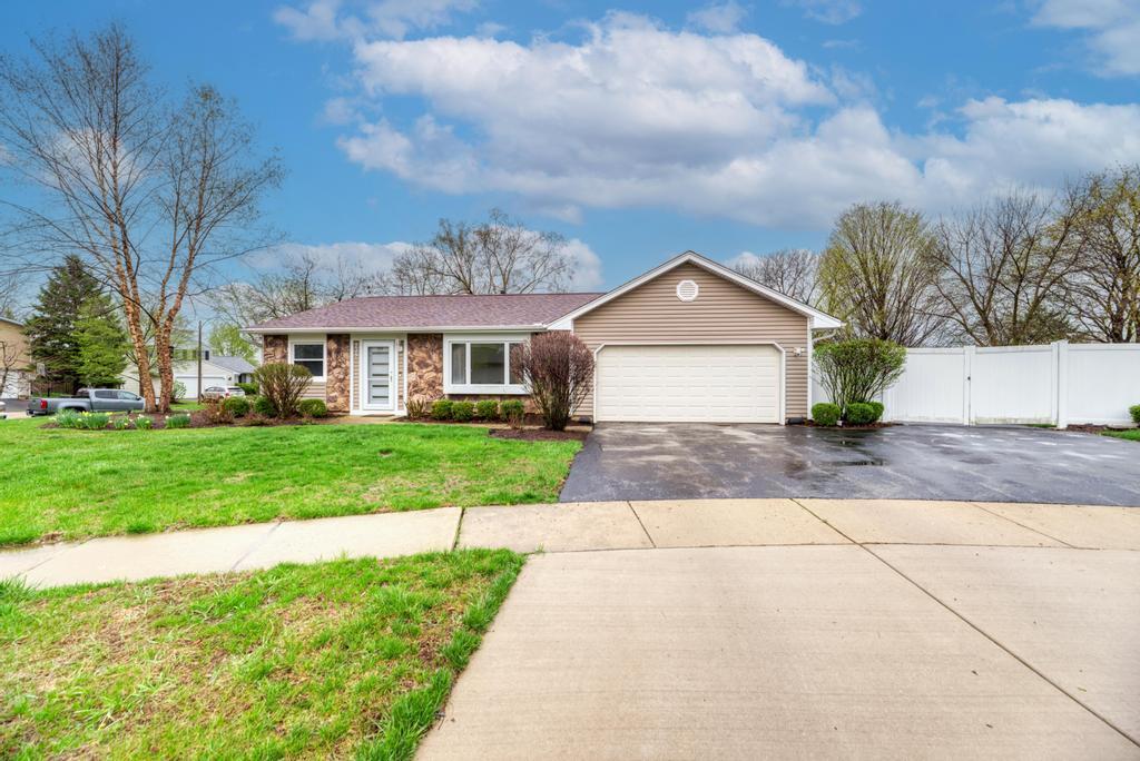 935 Pioneer Ct., Roselle, IL 60172