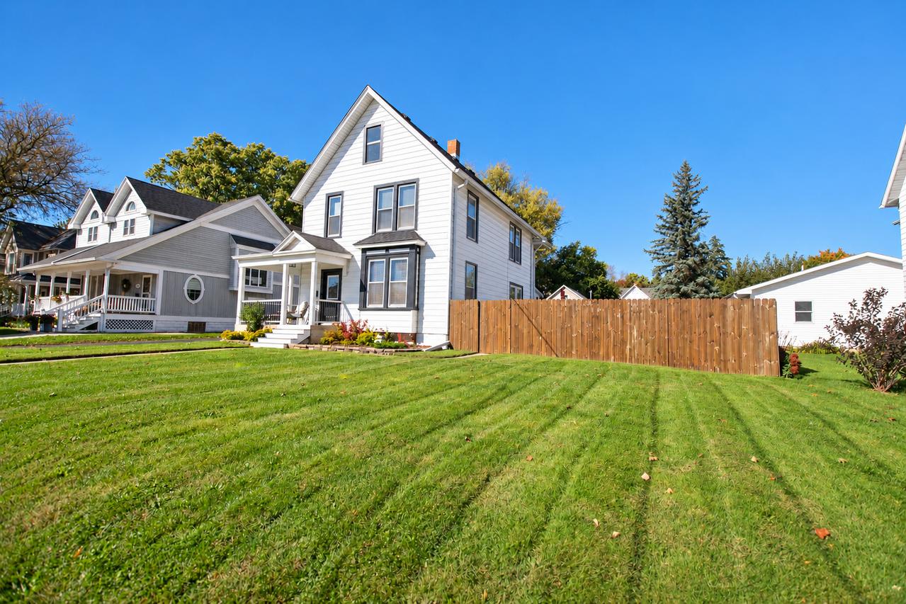 223 Lincoln Way, Dixon, IL 61021