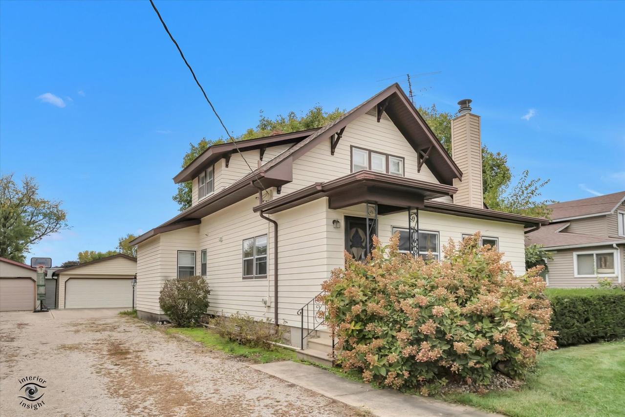 240 E Genessee St., Leland, IL 60531