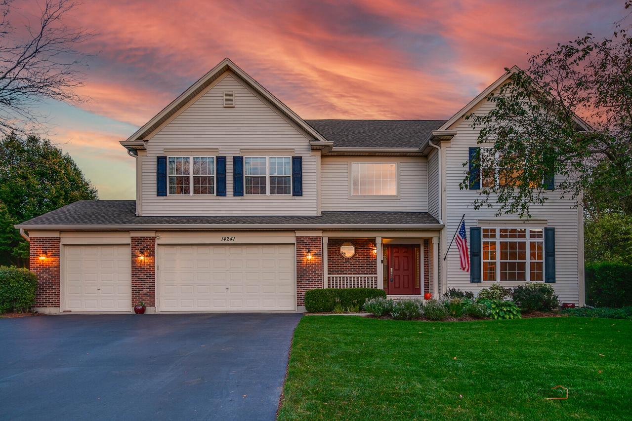 14241 Oakwood Ct., Green Oaks, IL 60048