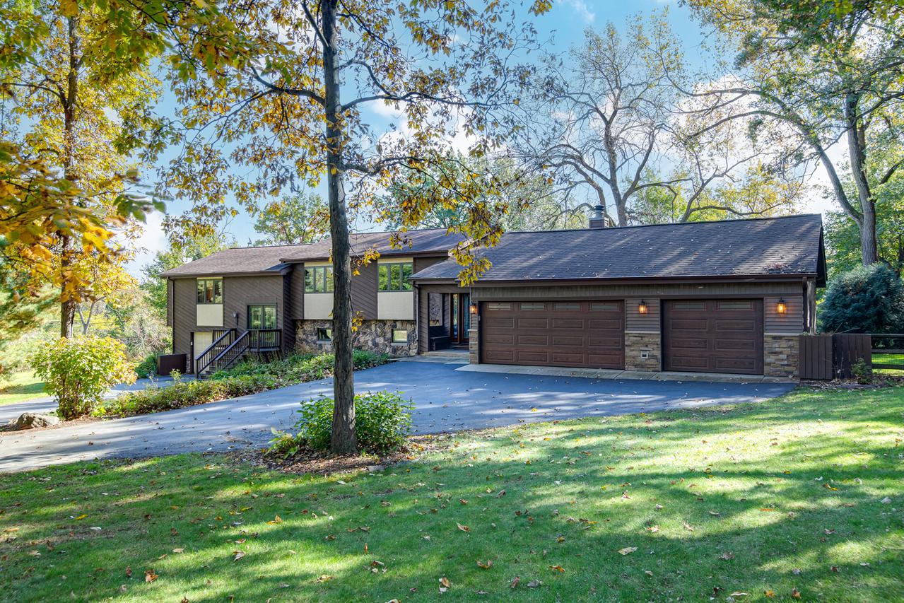 29W601 Waynewood Dr., West Chicago, IL 60185