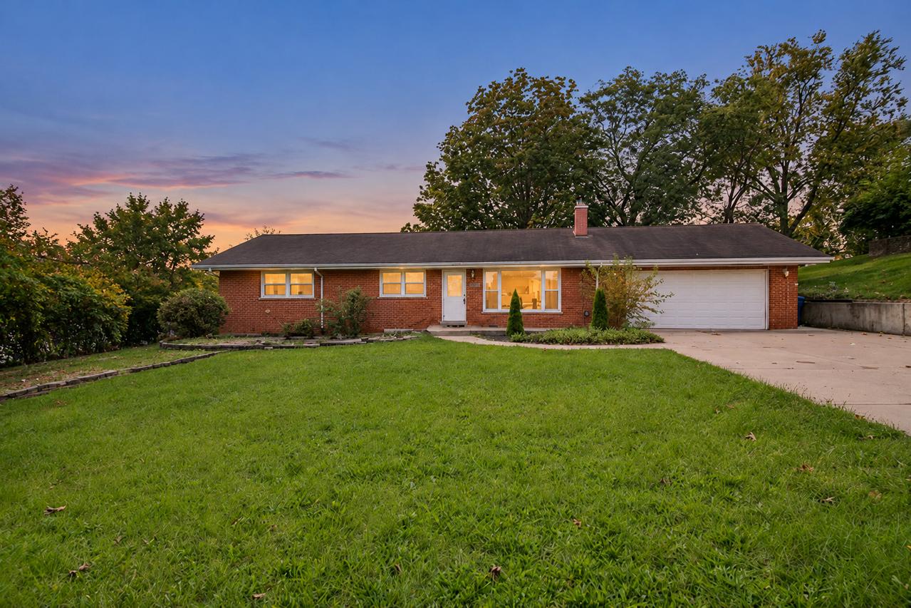 8021 W 91st St., Hickory Hills, IL 60457