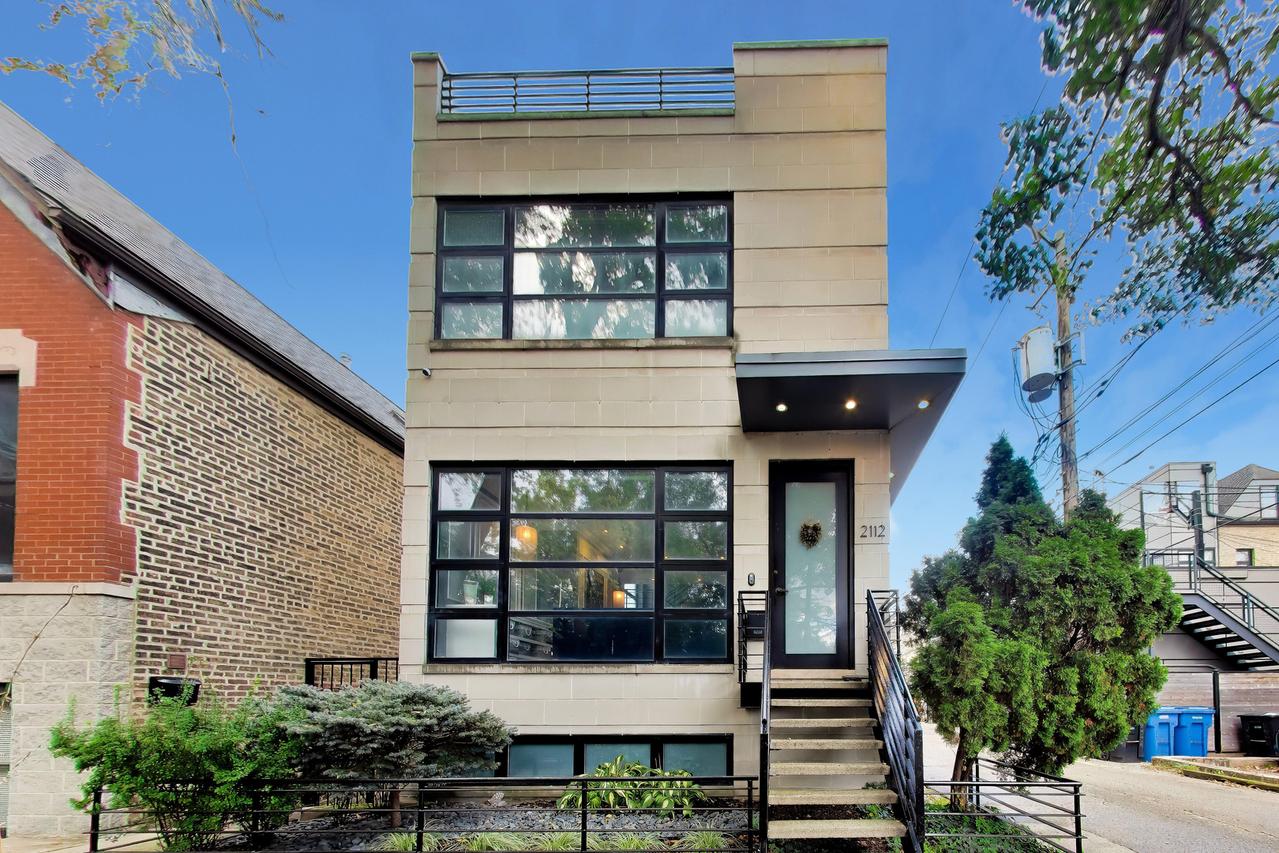 2112 W Dickens Ave., Chicago, IL 60647