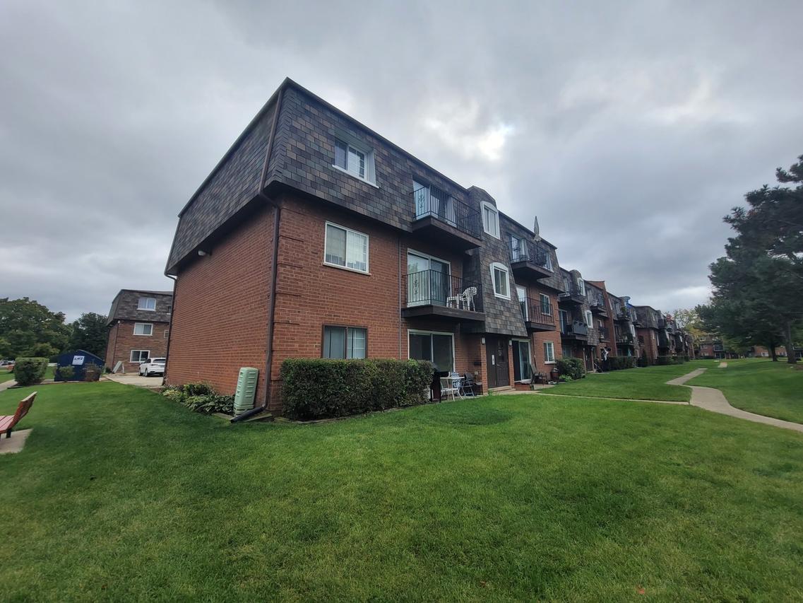 9368 Bay Colony Dr. #3N, Des Plaines, IL 60016