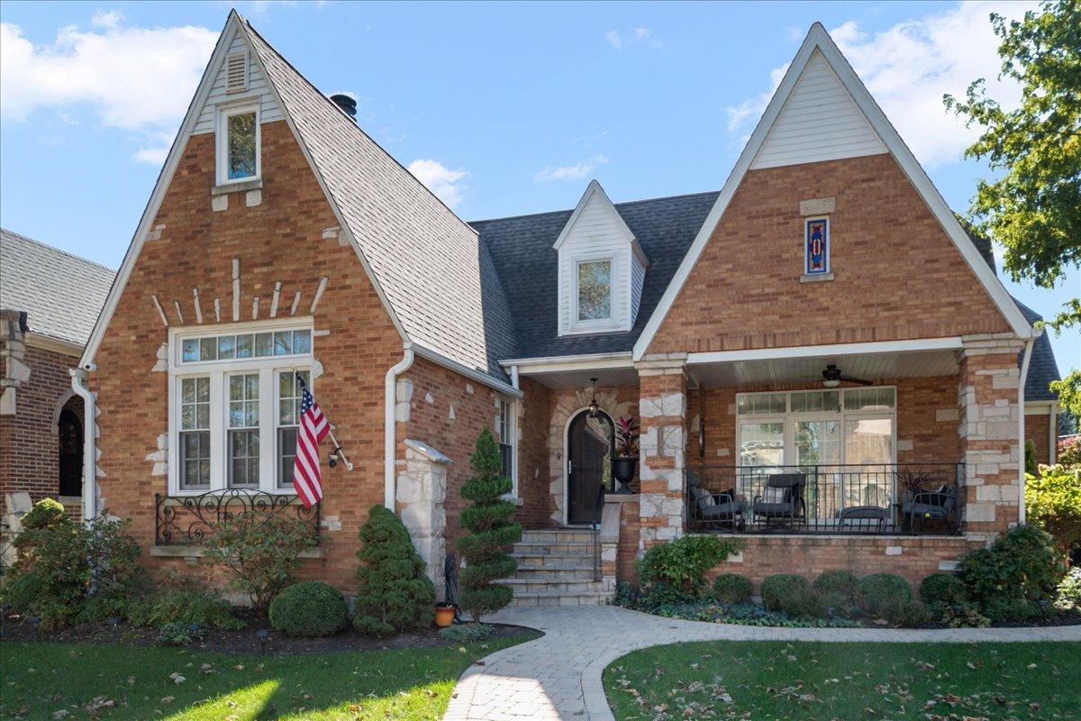 2715 W Morse Ave., Chicago, IL 60645