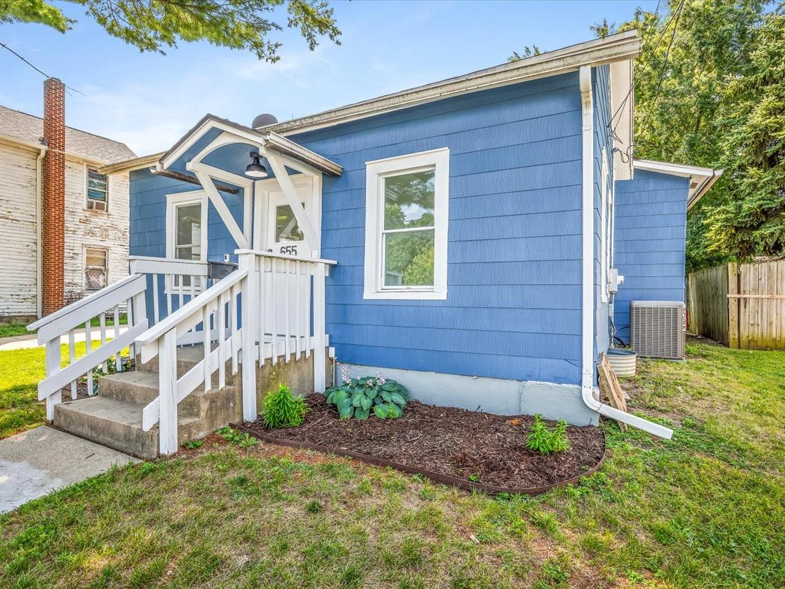 655 W Clark St., Freeport, IL 61032