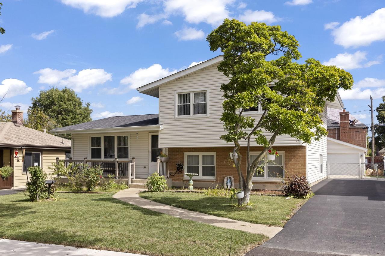 639 N Indiana St., Elmhurst, IL 60126