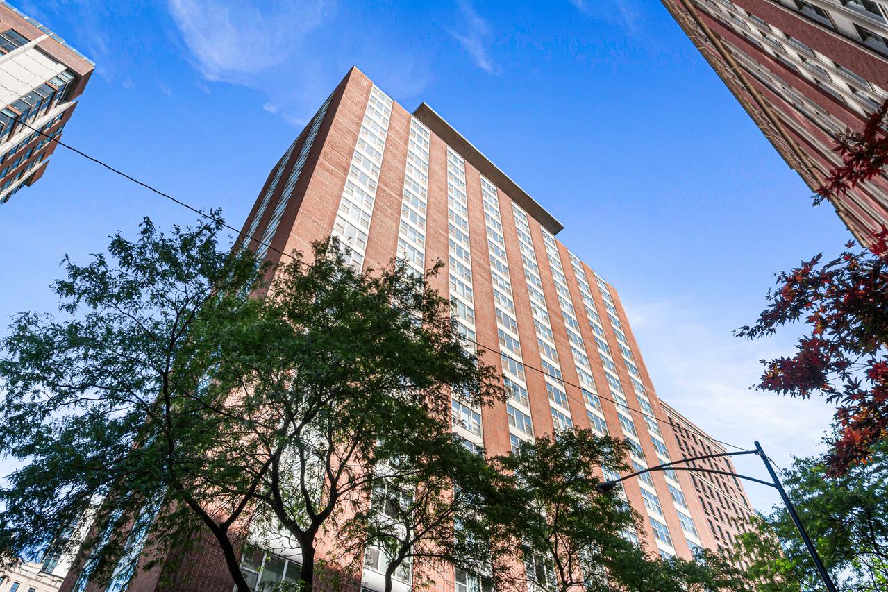 1325 N State Pkwy. #6D, Chicago, IL 60610