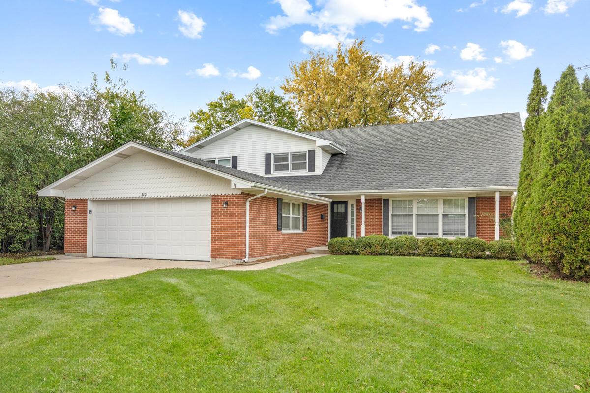2206 W Lawrence Ln., Mount Prospect, IL 60056