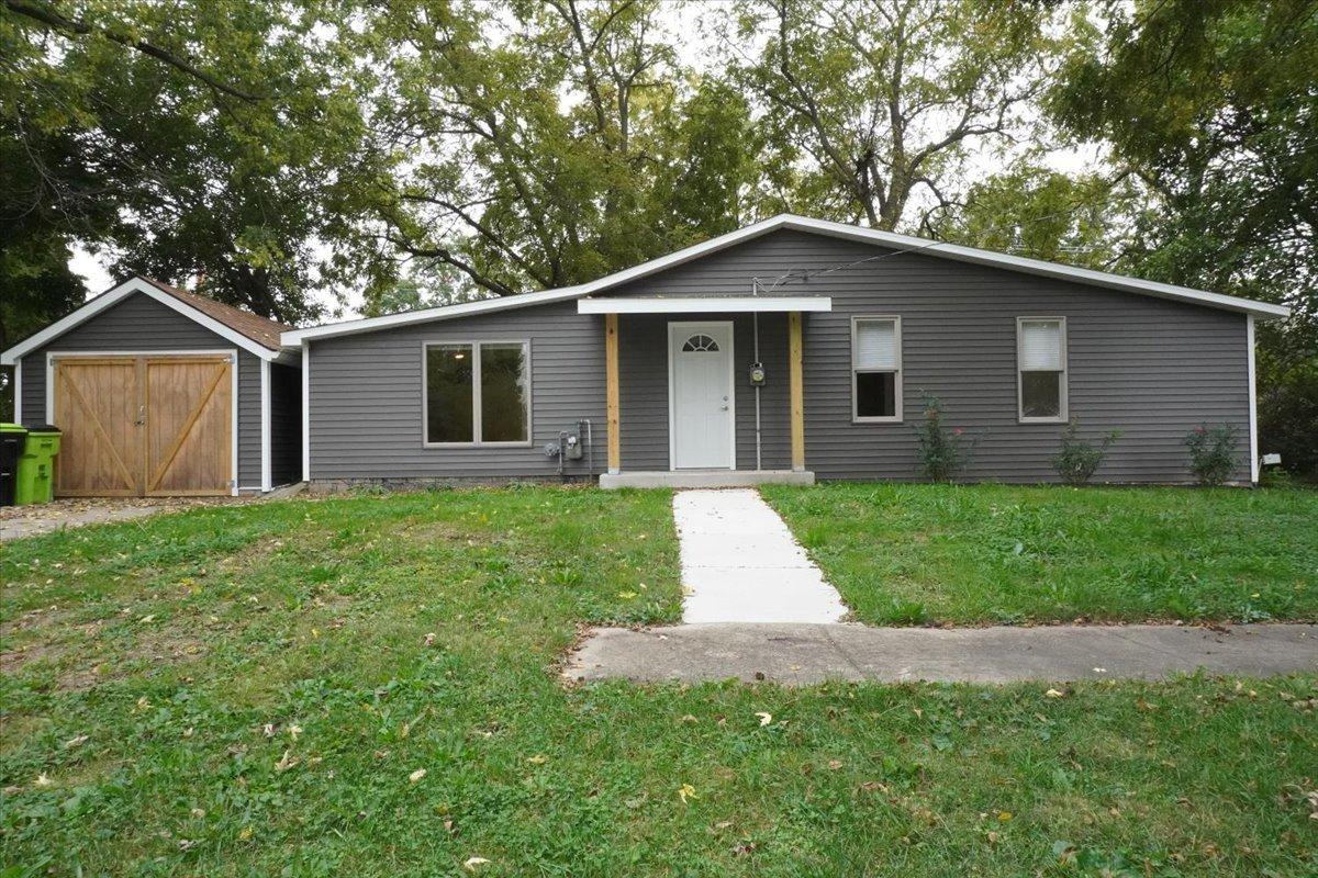 117 Clark St., Chenoa, IL 61726