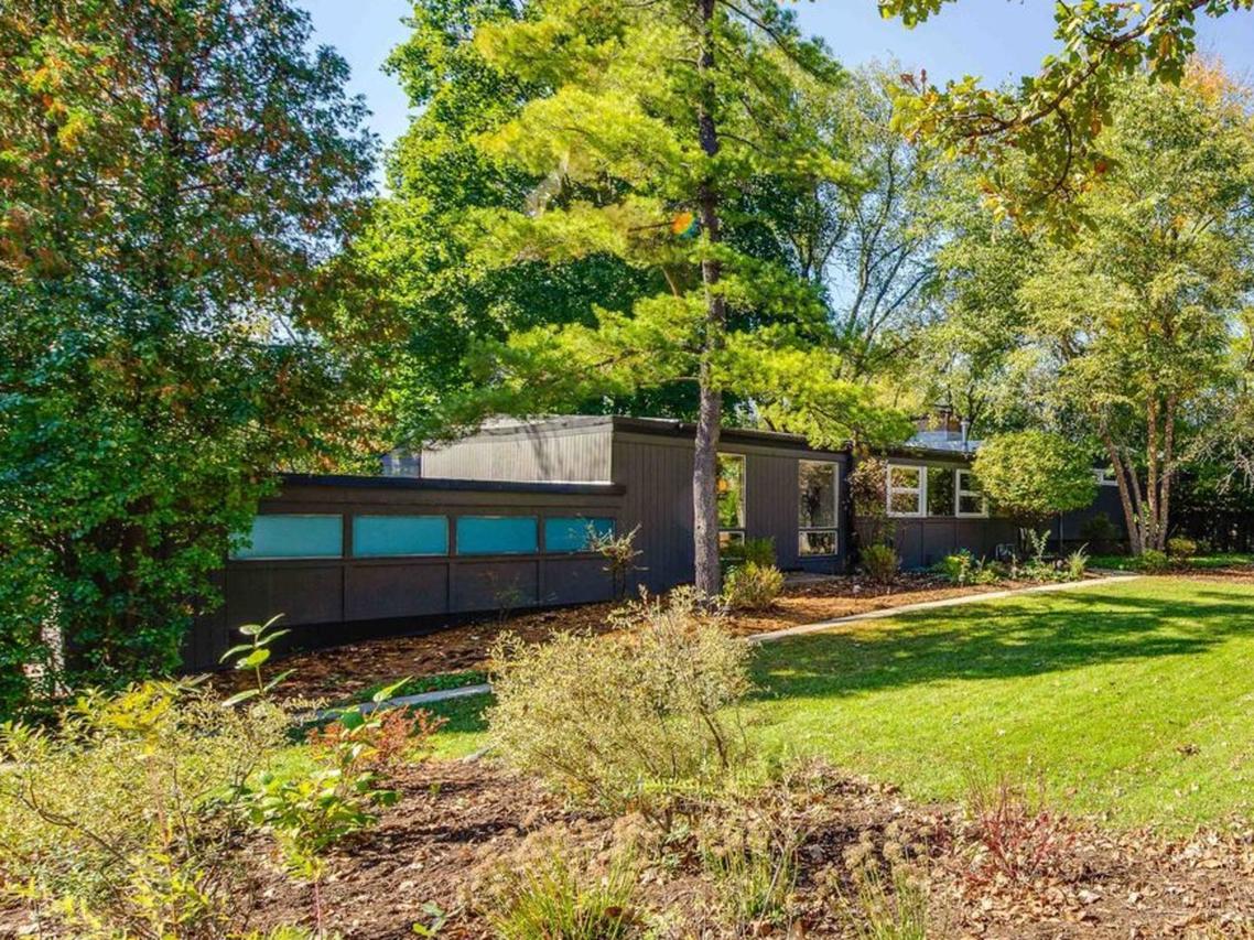 1470 Ridge Rd., Highland Park, IL 60035