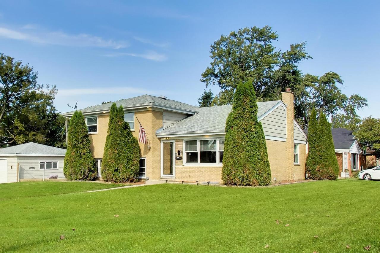 44 Cranbrook Dr., Des Plaines, IL 60016