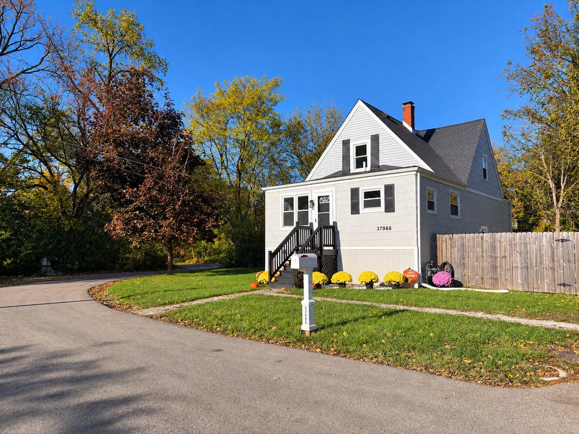 37966 N Nora Pl., Spring Grove, IL 60081