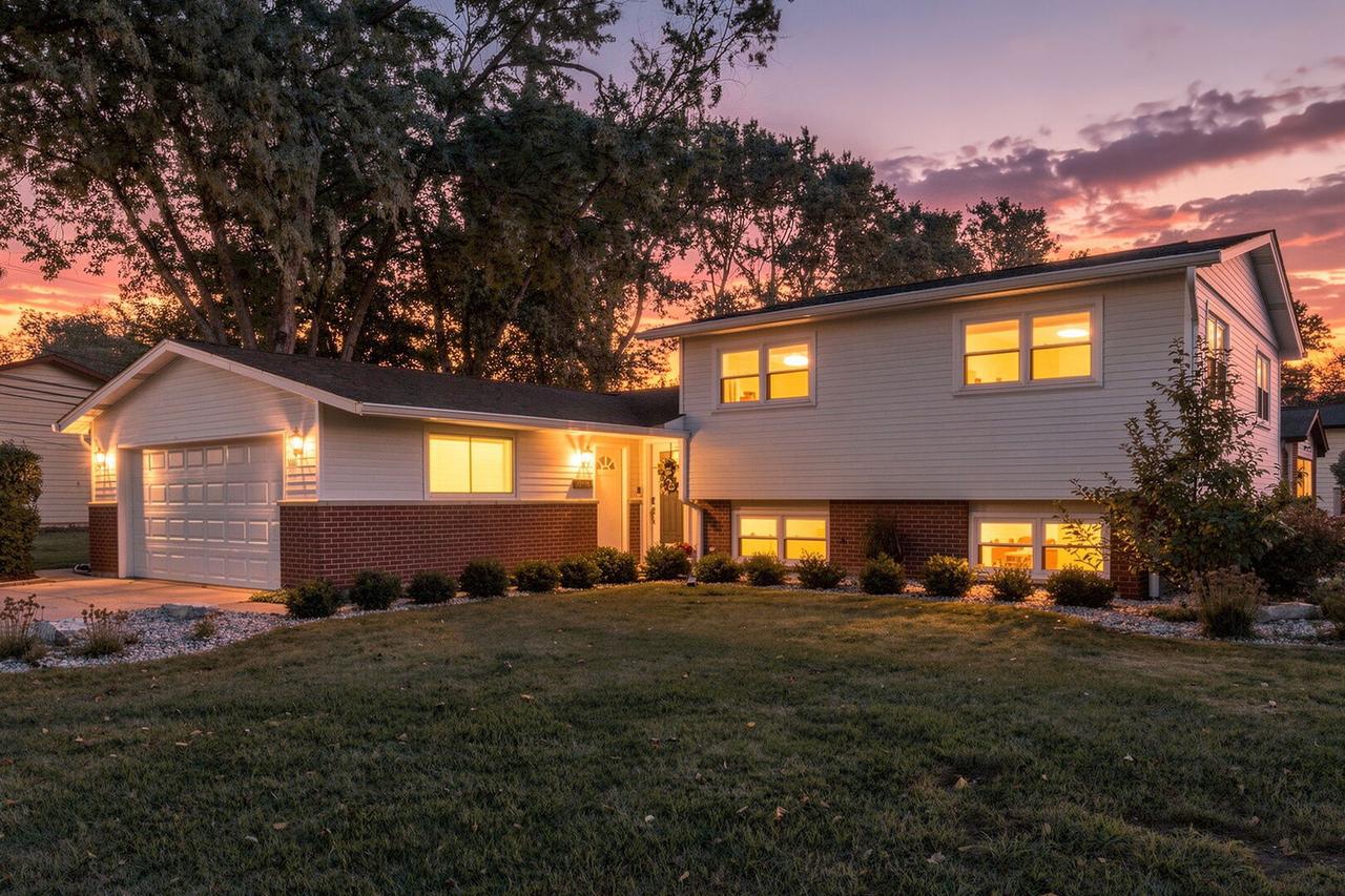 1101 E Barberry Ln., Mount Prospect, IL 60056