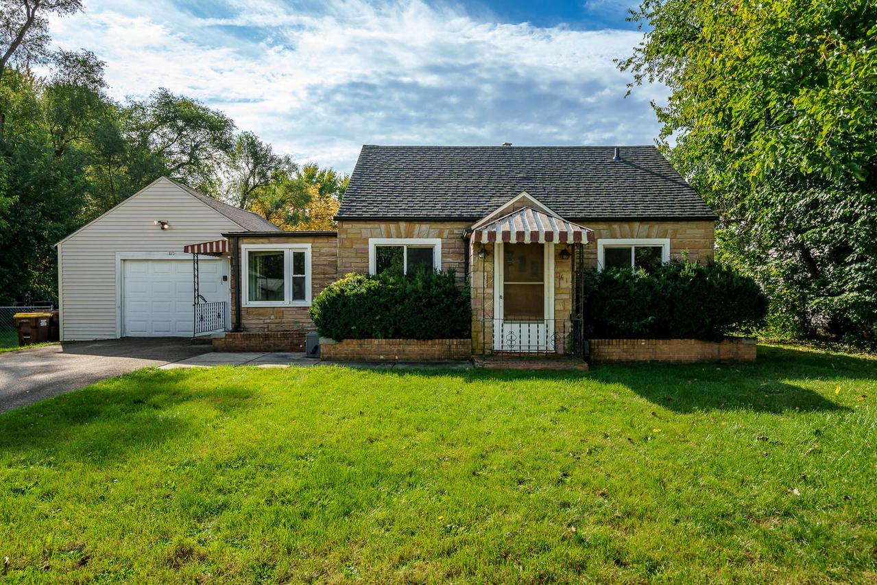613 Colonial Dr., Machesney Park, IL 61115