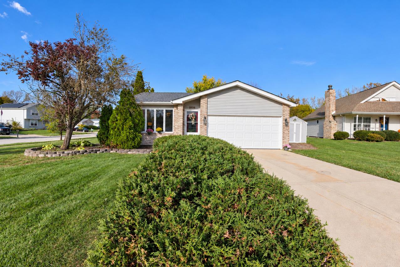 25631 Middle Point Ave., Monee, IL 60449