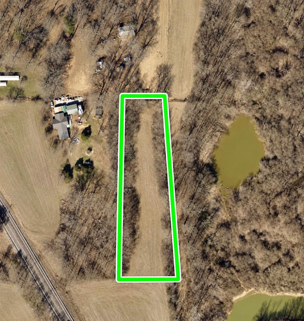 001 Lockeyville Rd., Desoto, IL 62924